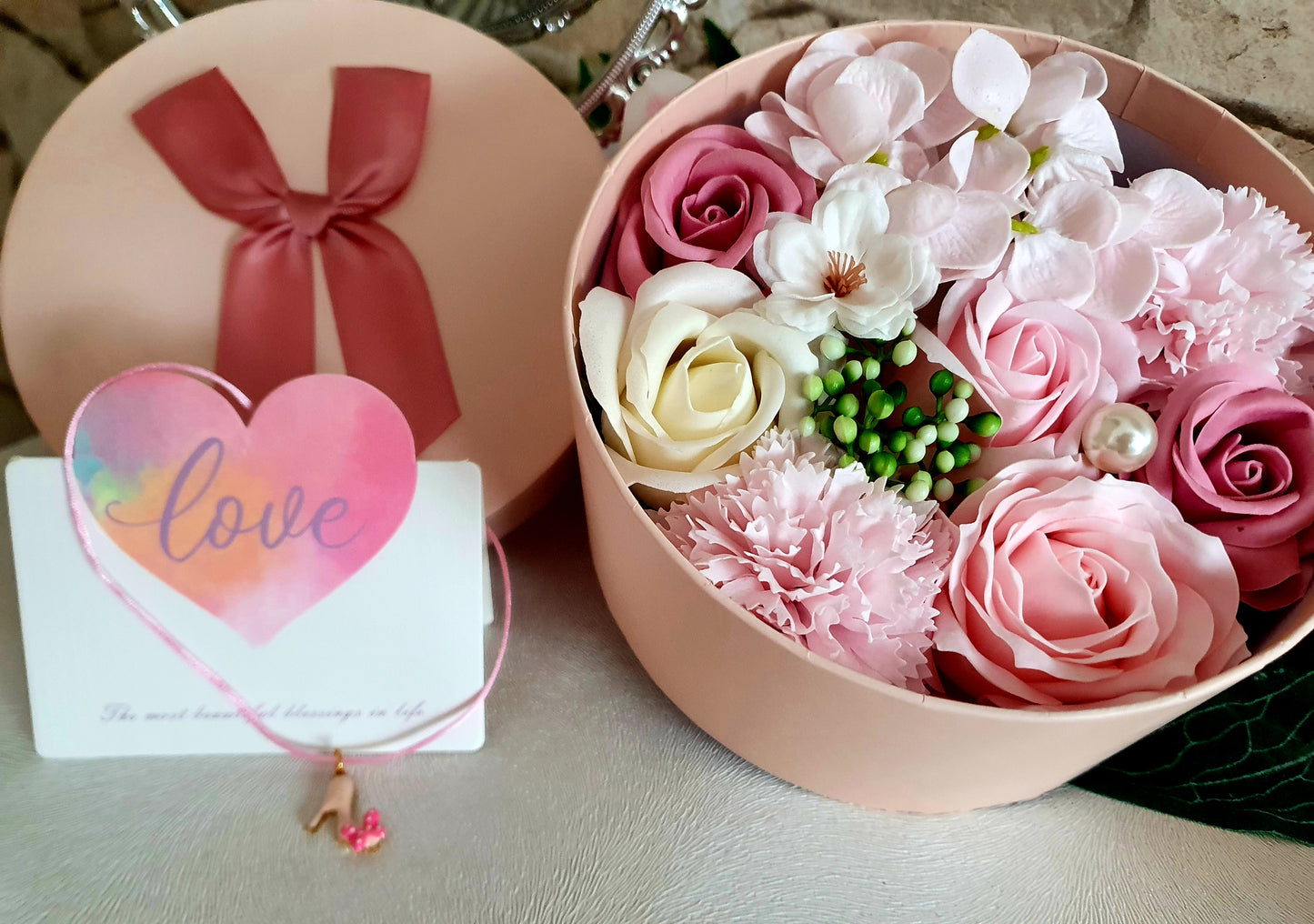 Blumenbox Geschenkbox mit Halskette Handmade  SeifenBlume Rose Farben Perfekt Geschenk